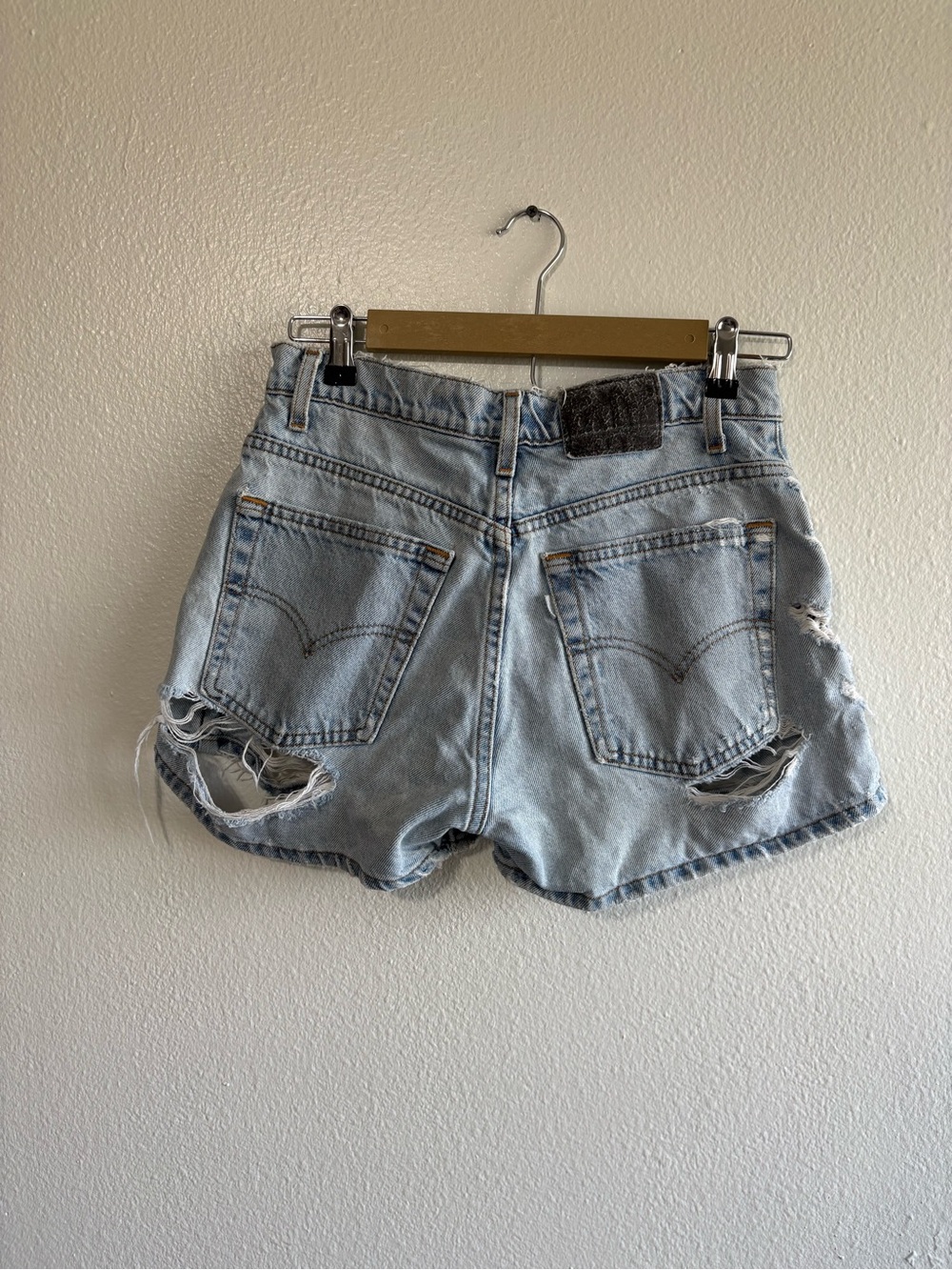 Vintage Levi’s Silver Tab Guys Fit Womens Size 9/10 Shorts Light Wash Distressed
